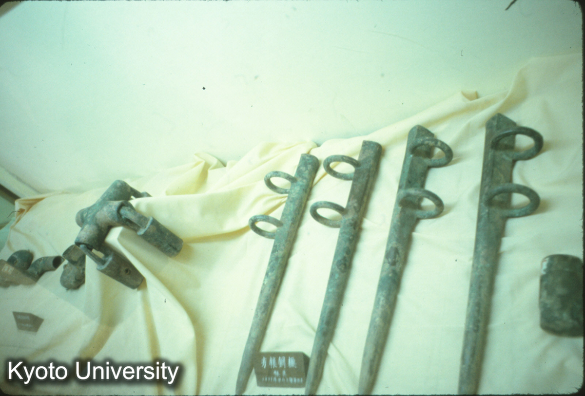 71-36_中山国一号墓 方帳 銅橛（テント用）支柱ジョイント (1)