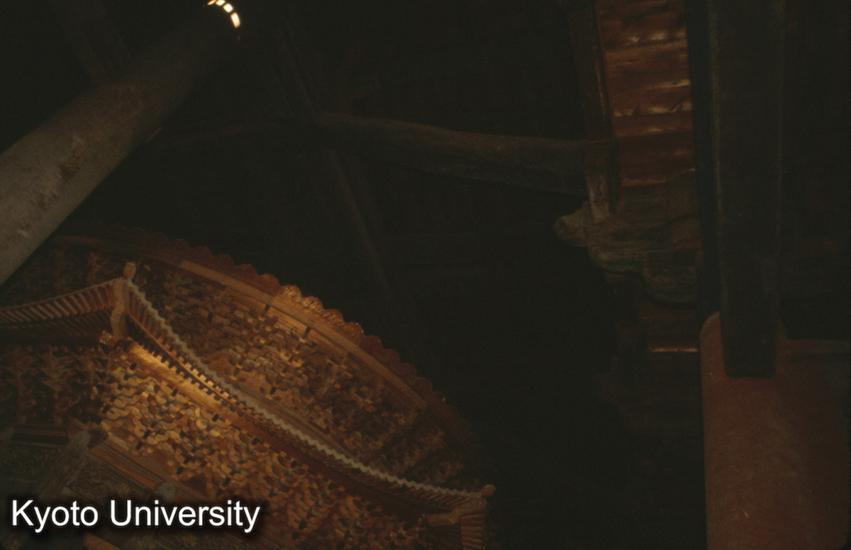 72-17_正定隆興寺 転輪蔵殿 変梁 架構見上ゲ (1)