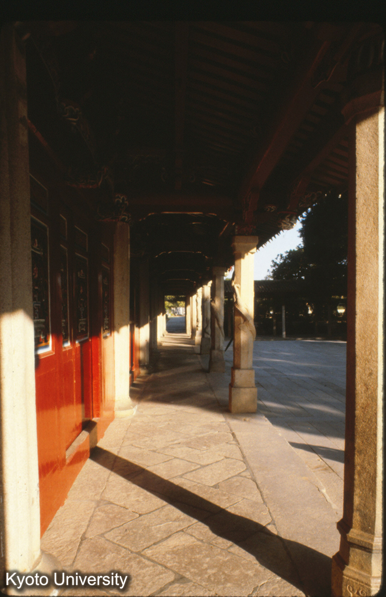 88-27_泉州 開元寺大雄宝殿 前廊 (1)
