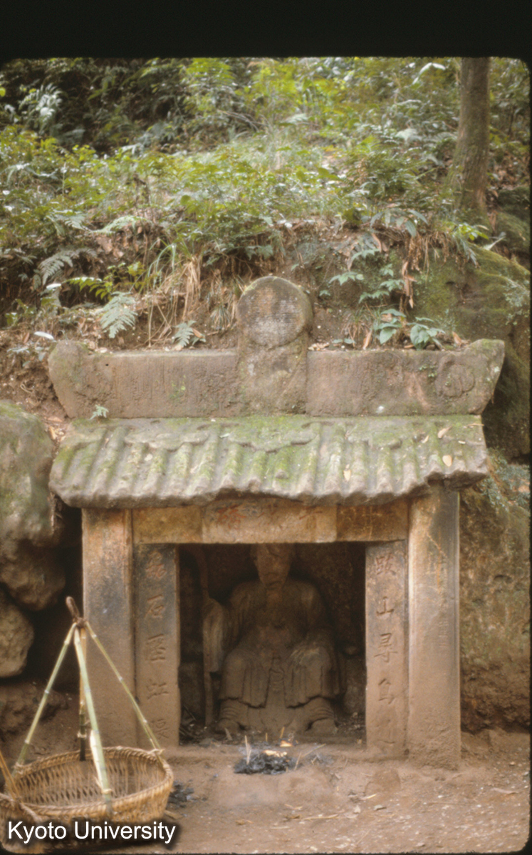 120-36_灌県 青城山 石祠 (1)
