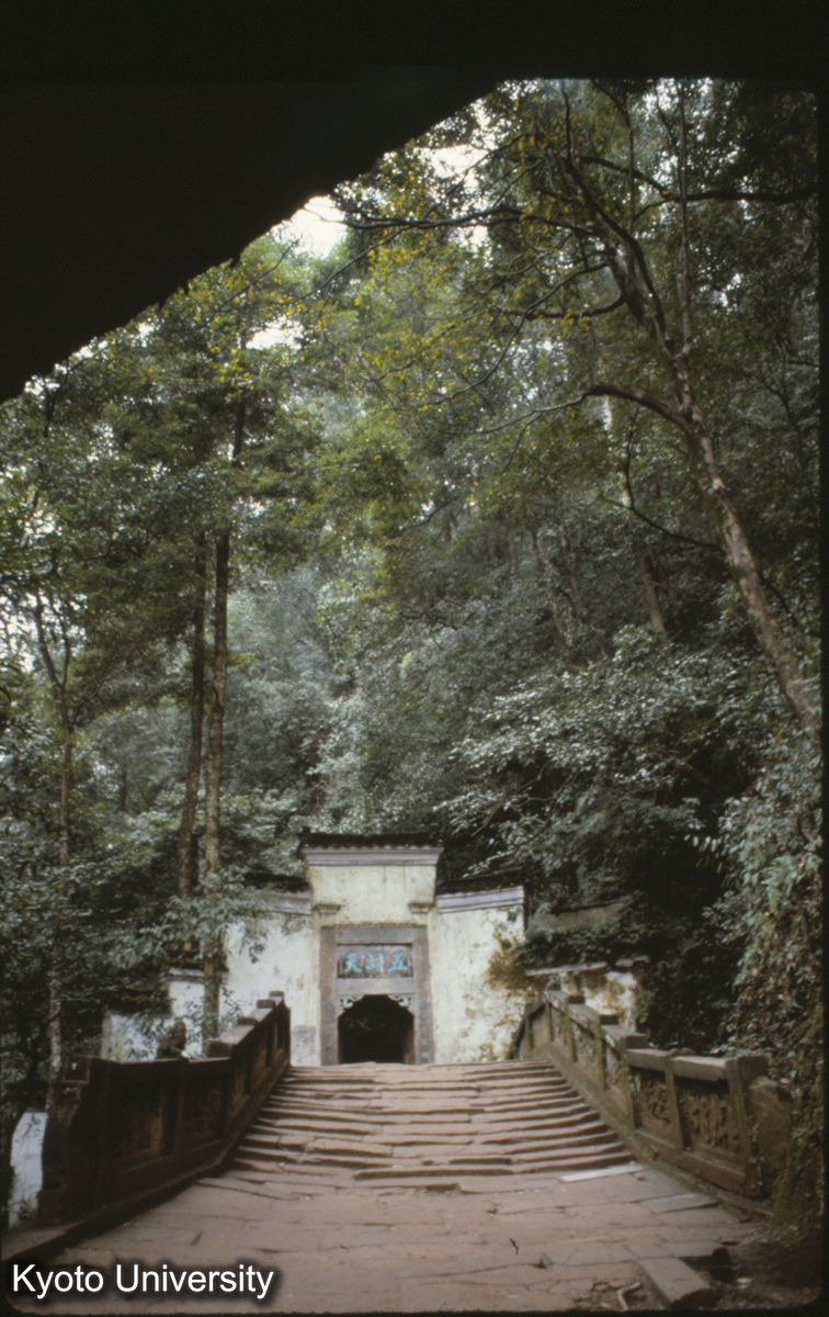 121-32_灌県 青城山 (1)