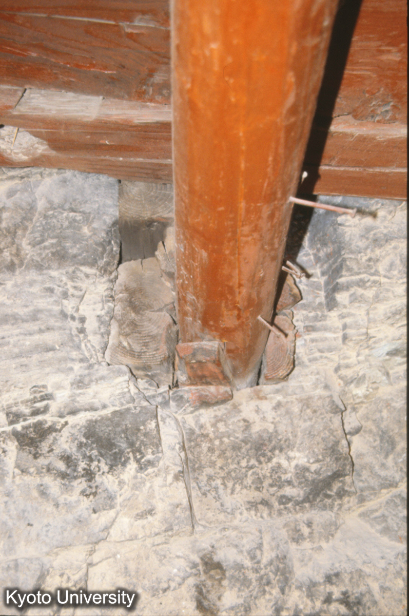 825_ 楞子（石墻内 榫卯） 懸空寺 (1)