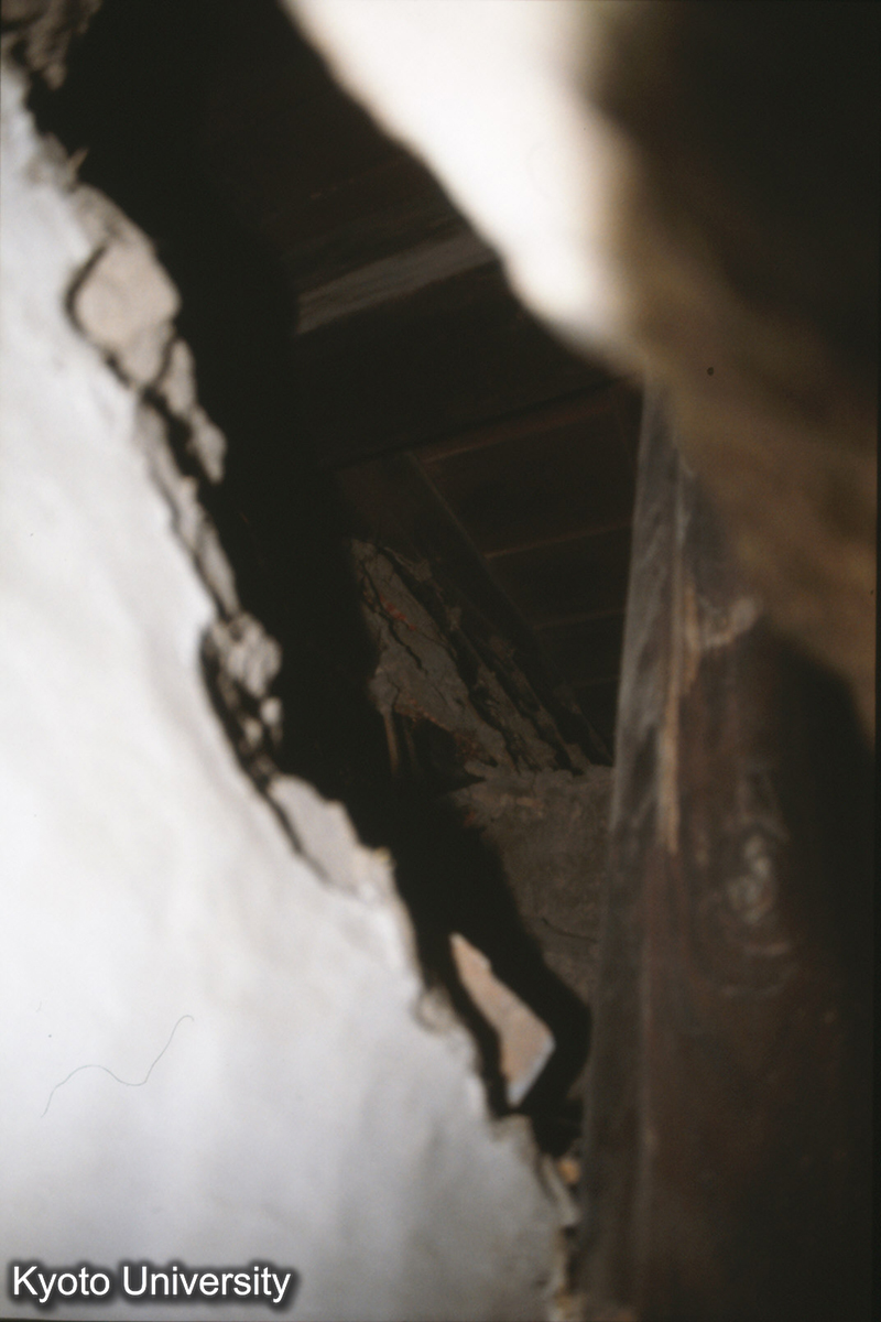 834_懸空寺 後壁頂部 (1)